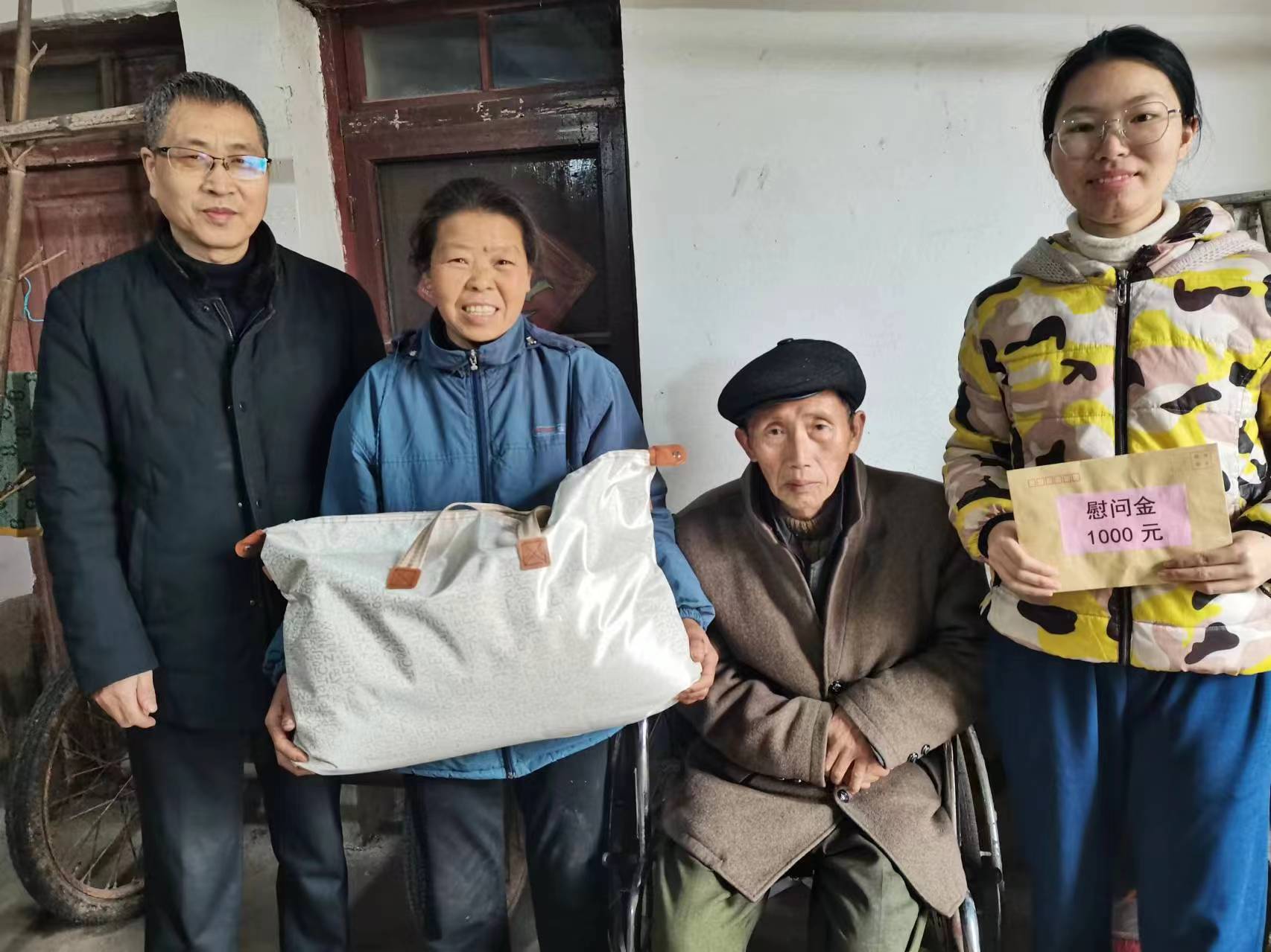 润物无声风化于成外国语学院寒假走访慰问家庭经济困难学生